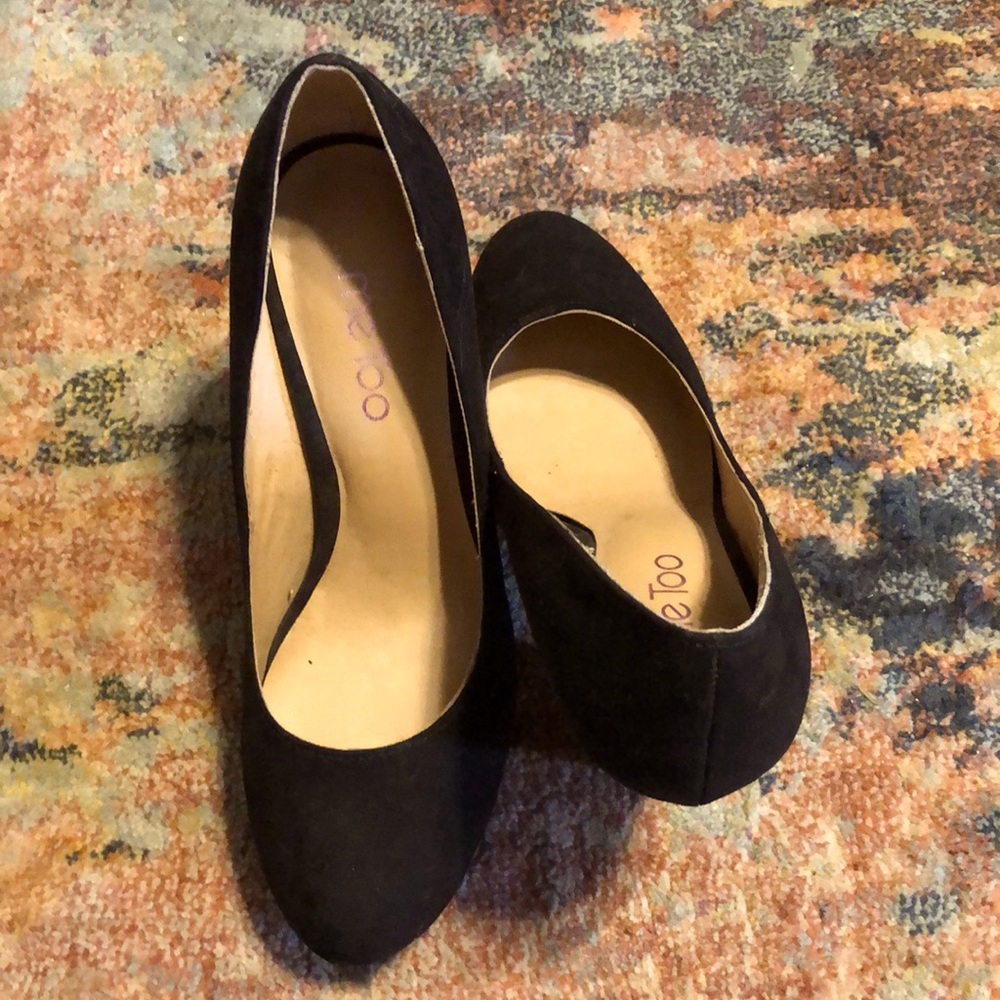 Black shoes. High heels. Worn a few times. Size 7